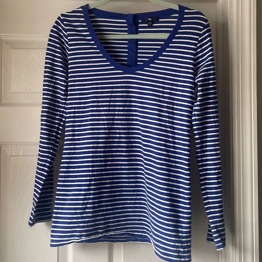 Gap long sleeved tshirt